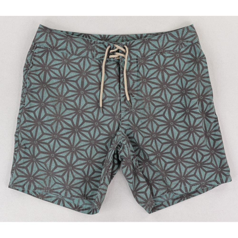 Faherty Classic Boardshort 7" Mens 33 Green Gray Geometric Print Beach Summer